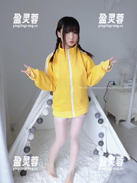 在铭铭kizami的锅里翻滚的日子：一组最新的厨娘套图更新。