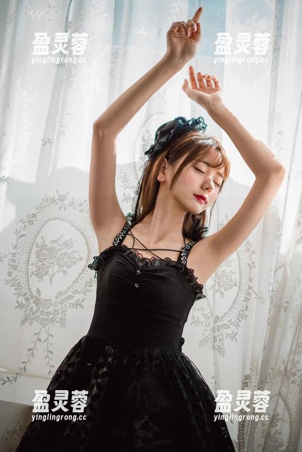 陆卿卿kyokyo的校服写真，高清看起来真像是学霸的日常啊！